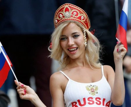 Вот кем оказалась самая красивая болельщица рашки